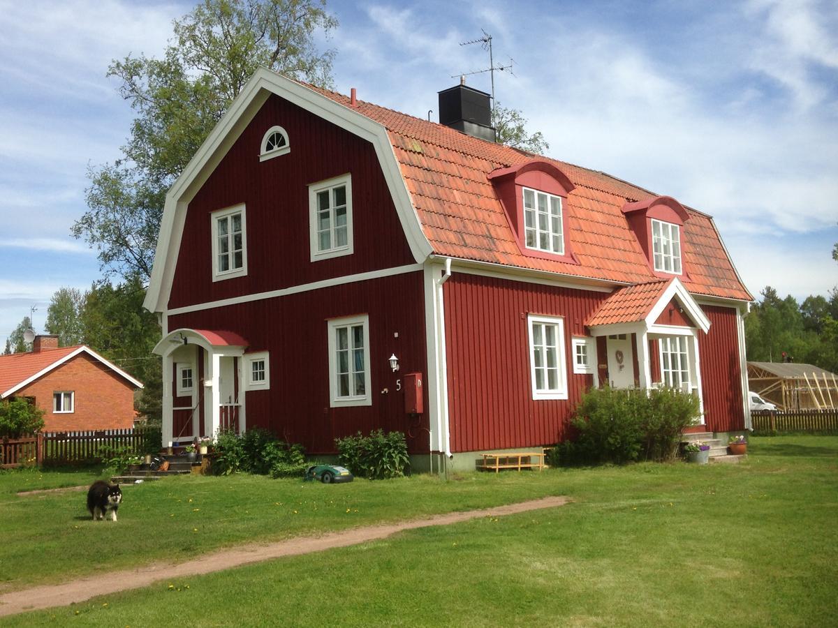Mora Vandrarhem Och Gaesthem Vinas ภายนอก รูปภาพ